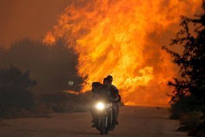 La Grèce ravagée par de dramatiques incendies 