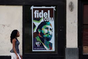 A La Havane, le culte de Fidel Castro perdure sur les murs de la ville.
