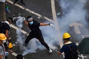 La manifestation à Hong Kong vire à l'affrontement avec la police