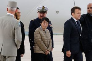 L'ex-otage, sud-coréenne, lors de son arrivée à Paris samedi. 