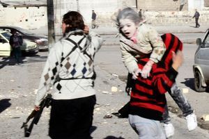 Après une attaque aérienne des troupes de Bashar al-Assad à Alep, en décembre 2013. 