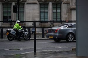 La voiture de Boris Johnson emboutie à Londres