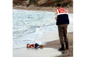 L'image du petit garçon de 3 ans échoué sur la plage a ému le monde entier.