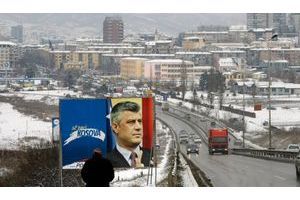 Une affiche du Premier ministre kosovar Hashim Thaçi, à Pristina