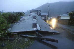 Le Japon frappé par un puissant typhon 