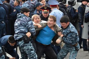 Dans la capitale Nur-Sultan, des journalistes de l'AFP ont été témoins de plusieurs centaines d'arrestations. 