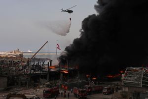 Le port de Beyrouth en proie à un violent incendie