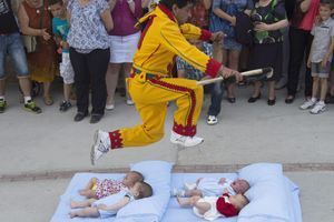 Le "saute-bébé", cette étrange tradition espagnole 