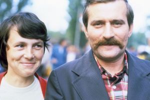 Lech Walesa et son épouse Miroslawa Danuta Walesa, au lendemain de la signature des accords de Gdańsk, le 1er septembre 1980.