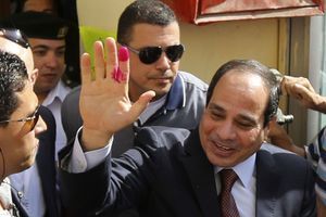 Le maréchal Sissi après avoir voté lundi au Caire.