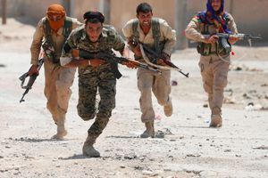 Des combattants des YPG à Raqqa, en juillet 2017.