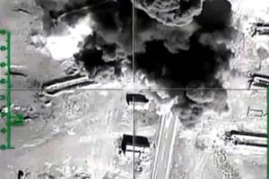 Une frappe russe visant un champ de pétrole de Daech à Hama en janvier 2016. 
