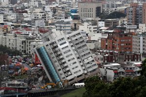 Les recherches se poursuivent après le séisme taïwanais qui a fait dix morts