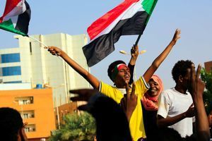 Liesse populaire à Khartoum après un accord entre généraux et contestataires