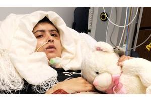  Les premières images de Malala, depuis son lit d’hôpital.