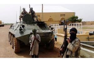  Des combattants du groupe islamiste Mujwa, lié à Al Qaida, dans la ville de Gao (Mali), le 7 août dernier.