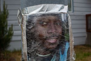 Une photo de Manuel Ellis placardé dans la rue de Tacoma, aux Etats-Unis. 
