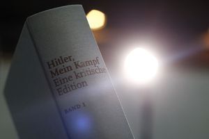 "Mein Kampf" a été réédité, avec des commentaires, en Allemagne cette année. 