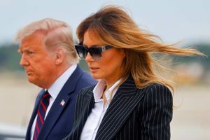 Donald et Melania Trump arrivant à l'aéroport de Cleveland, dans l'Ohio, le 29 septembre 2020.