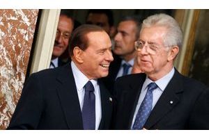  Silvio Berlusconi et Mario Monti au palais Chigi, à Rome, le 16 novembre 2011.