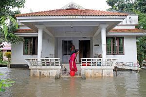 Au moins 144 morts, des centaines de milliers d'évacuations à cause de la mousson en Inde.