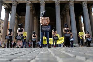 Des militants manifestent ce mercredi à Rome contre les disparitions forcées en Egypte.