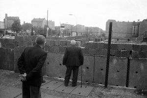 En 1961, les images bouleversantes de la construction du Mur de Berlin