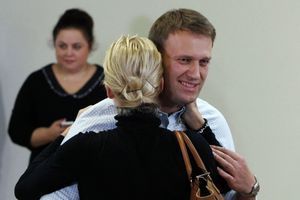 Alexeï Navalny est tombé dans les bras de sa femme à l'issue de l'audience. 