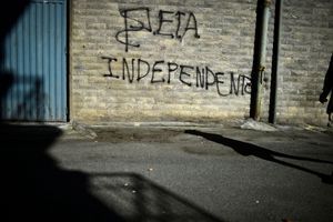 Un graffiti "ETA, Independence" dans la commune de Arrasate. 