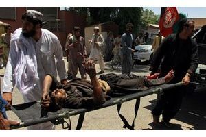 Un blessé pris en charge après une explosion en Afghanistan le 22 juin. 