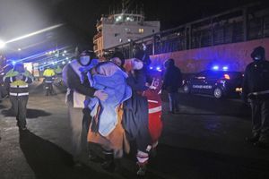 Plus de 900 migrants ont été sauvé d'un cargo à la dérive au large de l'île grecque de Corfou.