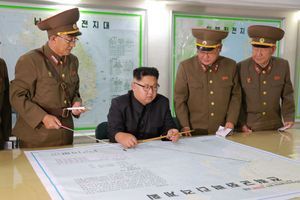 Projet de missiles vers Guam : Kim Jong-Un appuie sur pause