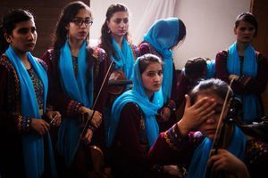 Le premier orchestre féminin d'Afghanistan Zohra qui compte 35 jeunes femmes et adolescentes s'est produit samedi pendant le festival local à Trencin, à environ 130 kilomètres au nord de Bratislava, près de la frontière tchèque. 