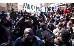  Des manifestants protestent contre Abdoulaye Wade, à Dakar.