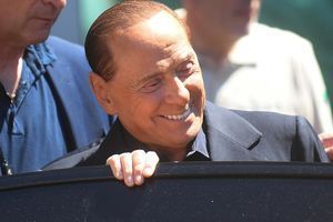 Silvio Berlusconi à sa sortie de l'hôpital, à Milan, le 6 mai 2019.