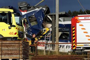 La collision entre deux trains a fait un mort et 35 blessés.