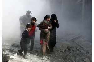 Le 8 février. Ils fuient les bombardements sur Jisreen, une ville rebelle de la région de la Ghouta.