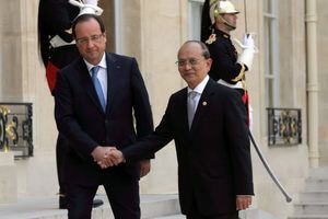 François Hollande et Thein Sein sur le perron de l'Elysée.