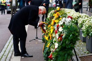 Un an après l'attentat antisémite de Halle, un hommage mais des croix gammées