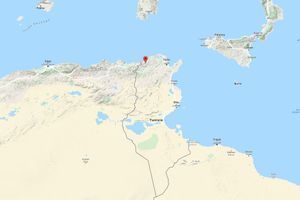 En provenance de Tunis et à destination d'Aïn Draham, le bus appartenant à une agence de voyage locale est sorti de la route dans la région d'Aïn Snoussi.