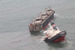 Un cargo se brise en deux au Japon, l'équipage sain et sauf