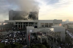 Un gigantesque incendie s'est déclaré jeudi dans un important hôpital d'Istanbul,