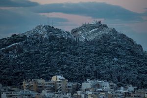Un manteau de neige recouvre l'Acropole d'Athènes 