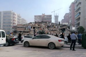 Les ravages après un tremblement de terre près d'Izmir, en Turquie.
