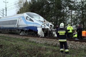 Le train qui est entré en collision avec le camion vendredi en Pologne. 