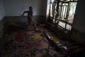 Une crue ravage une ville afghane, au moins 100 morts