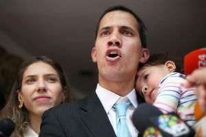 Juan Guaido, son épouse Fabiana Rosales et leur fille, jeudi à Caracas.