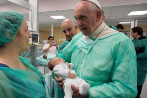 Visite à l'hôpital à l'improviste pour le pape François