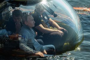 Vladimir Poutine, explorateur d’un jour à bord d’un sous-marin high-tech