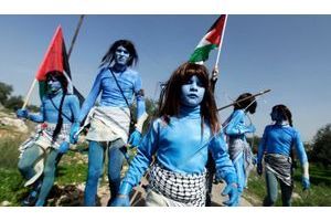  En se déguisant en Na'vi du film «Avatar», les Palestiniens veulent lutter contre la colonisation israélienne en Cisjordanie.